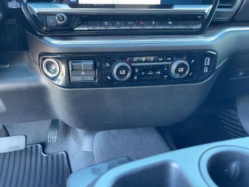 Used 2025 Chevrolet Silverado 2500 LT w/ Convenience Package image 18