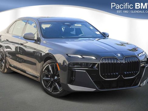 Used 2025 BMW 750e xDrive w/ Premium Package image 1