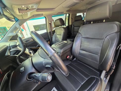 Used 2016 GMC Yukon XL Denali w/ Open Road Package AWD/4WD image 19