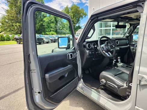 Used 2023 Jeep Wrangler Unlimited Sahara image 23