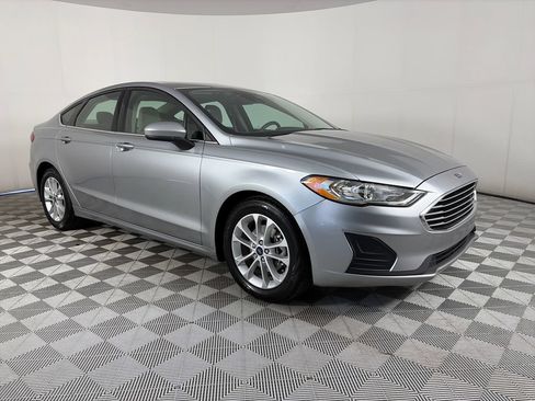 Used 2020 Ford Fusion SE FWD image 1