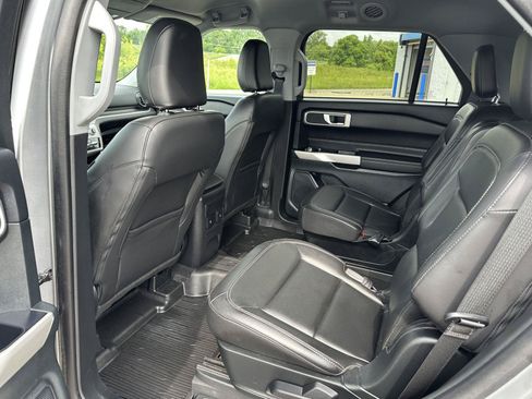Used 2024 Ford Explorer XLT AWD/4WD image 15