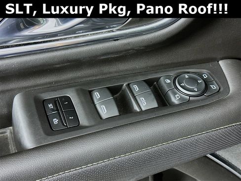 Used 2023 GMC Yukon XL SLT image 19