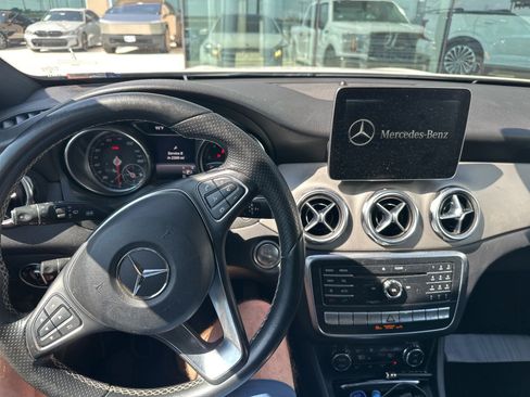Used 2018 Mercedes-Benz GLA 250 4MATIC image 14