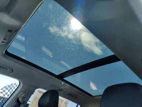 Used 2023 Volkswagen Tiguan SE w/ Panoramic Sunroof Package FWD image 15