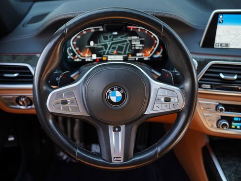 Used 2022 BMW 740i w/ M Sport Package image 28