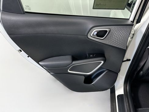 Used 2025 Kia Soul LX w/ LX Technology Package image 25