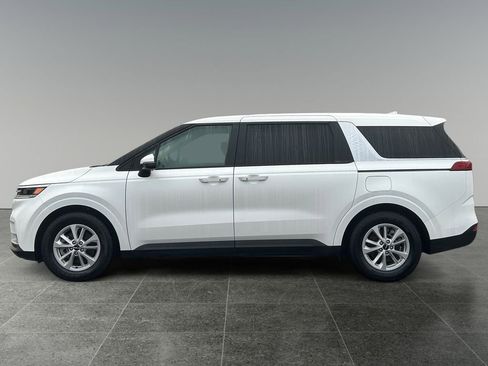 Used 2024 Kia Carnival LX image 4