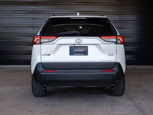 Used 2022 Toyota RAV4 XLE Premium FWD image 6