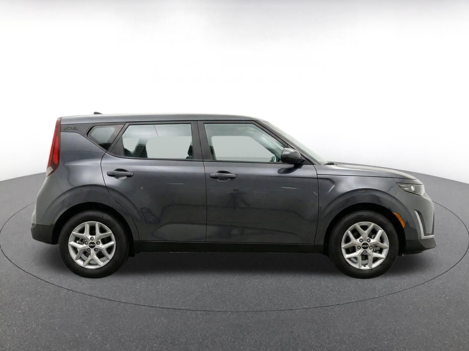 Used 2025 Kia Soul LX w/ LX Technology Package FWD image 11