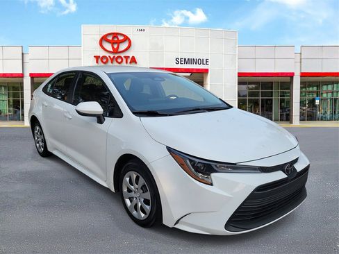 Used 2025 Toyota Corolla LE image 2