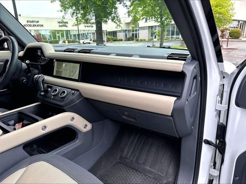 Used 2024 Land Rover Defender 110 X-Dynamic SE AWD/4WD image 18