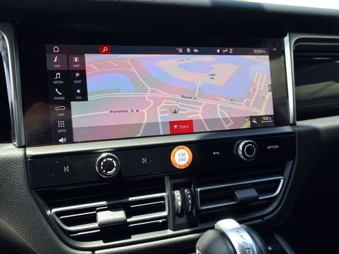 Certified 2024 Porsche Macan AWD/4WD image 18