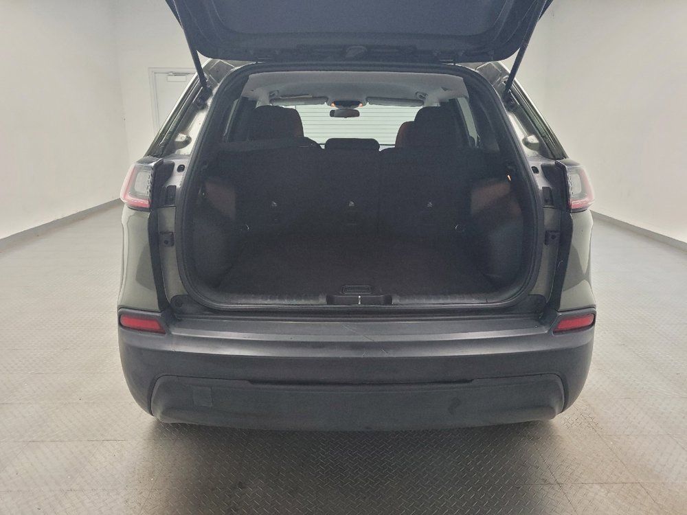 Used 2019 Jeep Cherokee Latitude w/ Popular Appearance Group FWD image 29