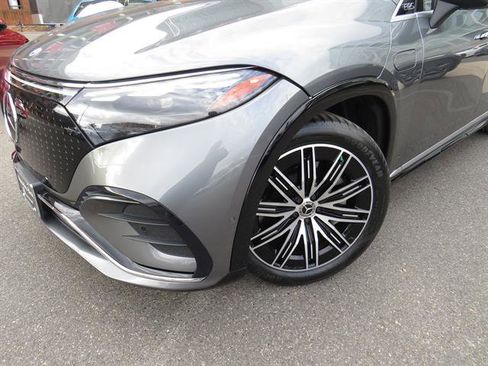 Certified 2023 Mercedes-Benz EQS 580 4MATIC SUV w/ Exclusive Trim Package image 24