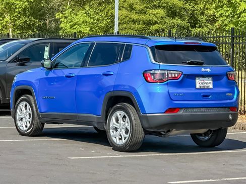 Used 2024 Jeep Compass Latitude AWD/4WD image 6