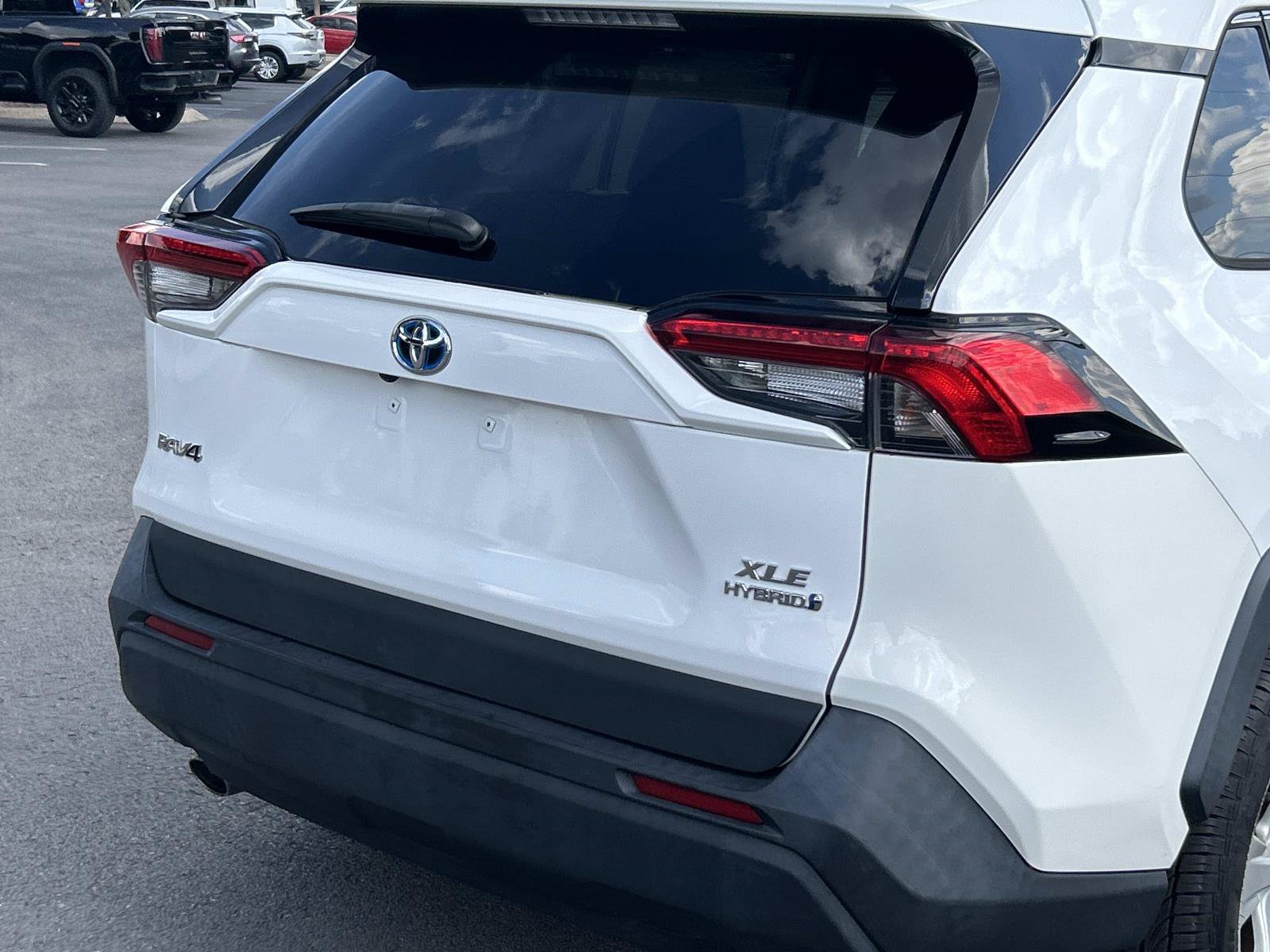 Used 2021 Toyota RAV4 XLE AWD/4WD image 13