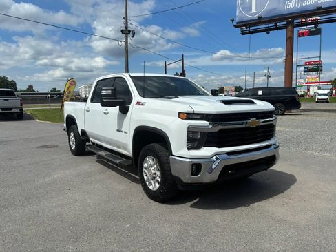 Used 2024 Chevrolet Silverado 2500 LT AWD/4WD image 8