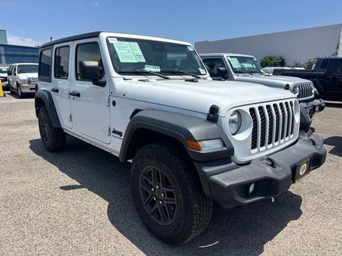 Used 2024 Jeep Wrangler Unlimited Sport AWD/4WD image 3