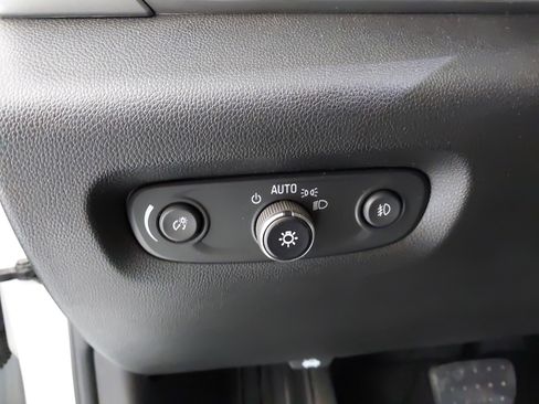 Used 2021 Chevrolet Traverse LT FWD image 24