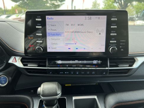 Used 2023 Toyota Sienna XSE w/ XSE Plus Package AWD/4WD image 18
