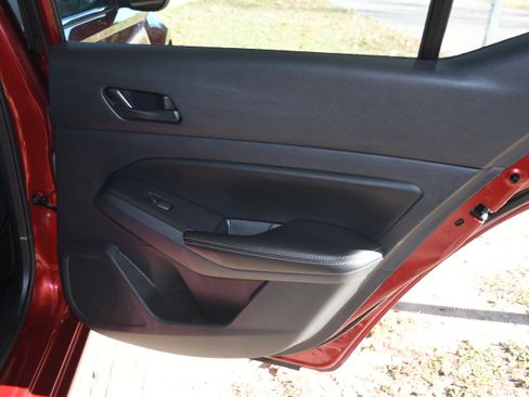 Used 2024 Nissan Altima 2.5 SV image 18