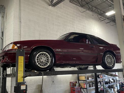 Used 1989 Ford Mustang GT image 30
