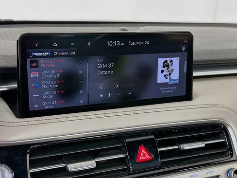 Used 2025 Genesis G70 2.5T image 21