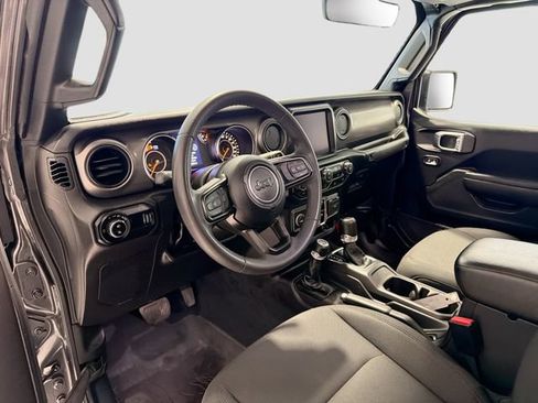 Used 2023 Jeep Gladiator Sport image 9