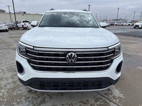 Certified 2025 Volkswagen Atlas SE image 9