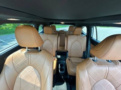 Certified 2025 Toyota Highlander Platinum AWD/4WD image 28