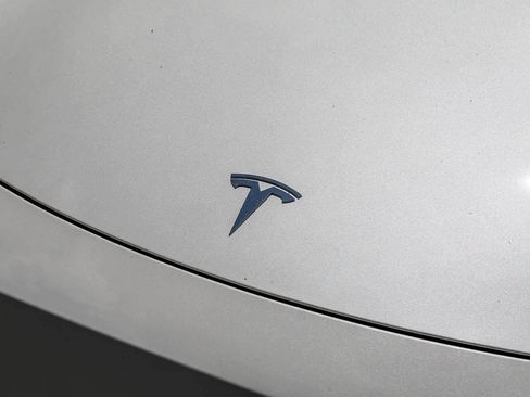 Used 2023 Tesla Model Y Long Range AWD/4WD image 11