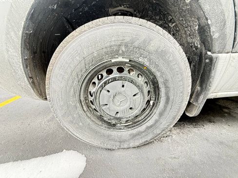 Used 2025 Mercedes-Benz Sprinter 2500 image 4