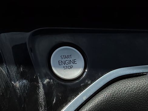 Used 2024 Volkswagen Golf R AWD/4WD image 25