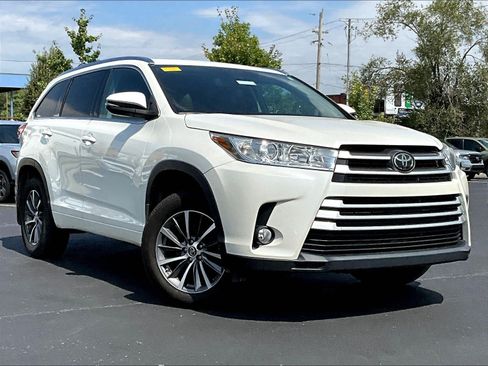 Used 2018 Toyota Highlander XLE AWD/4WD image 2