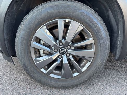 Used 2025 Nissan Pathfinder SV FWD image 33