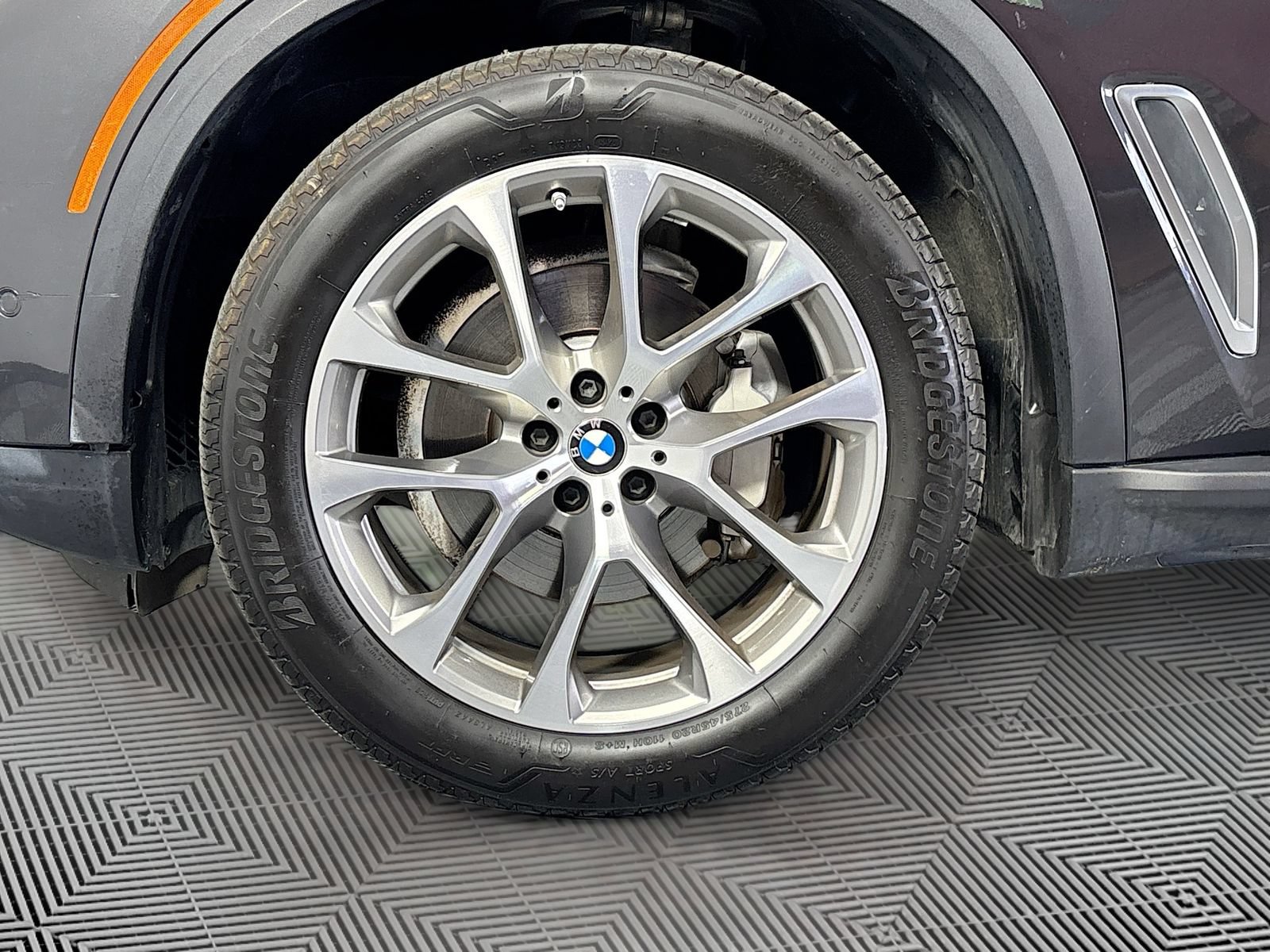 Used 2023 BMW X5 xDrive40i w/ Parking Assistance Package AWD/4WD image 32