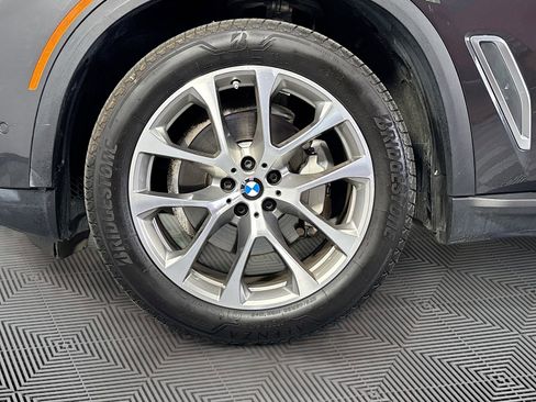 Used 2023 BMW X5 xDrive40i w/ Parking Assistance Package AWD/4WD image 32