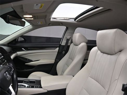 Used 2019 Honda Accord Touring image 32
