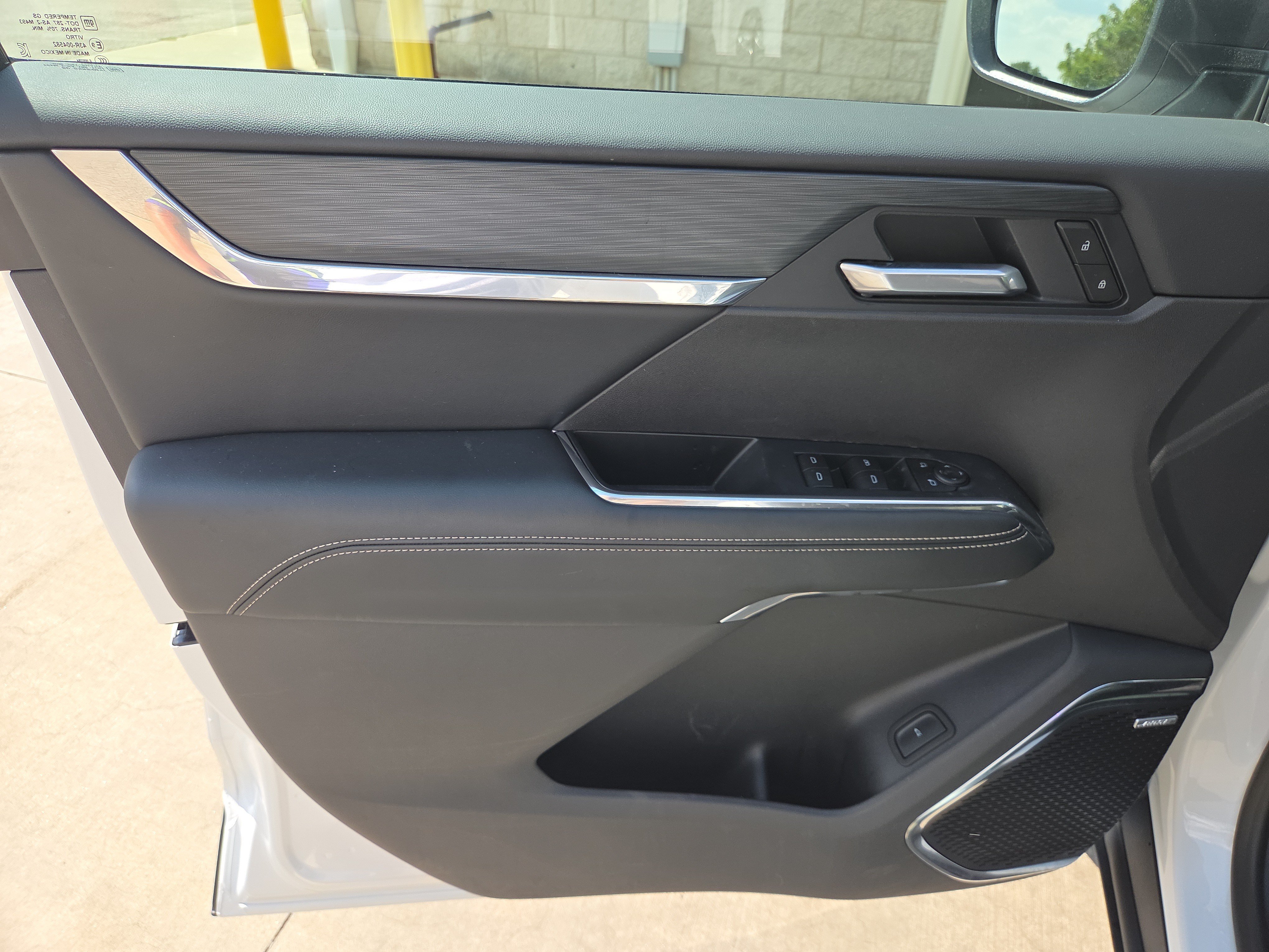 Used 2026 GMC Acadia Elevation w/ Elevation Premium Package FWD image 6