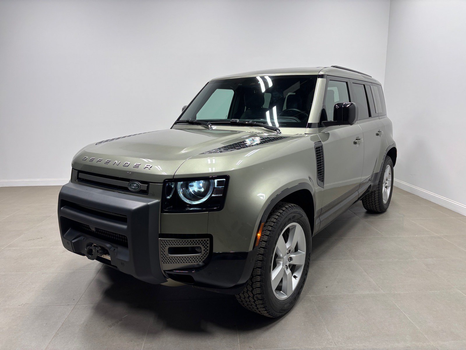 New 2025 Land Rover Defender 110 X-Dynamic SE AWD/4WD image 1