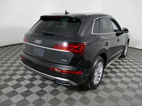 Used 2022 Audi Q5 2.0T Premium w/ Convenience Package image 3