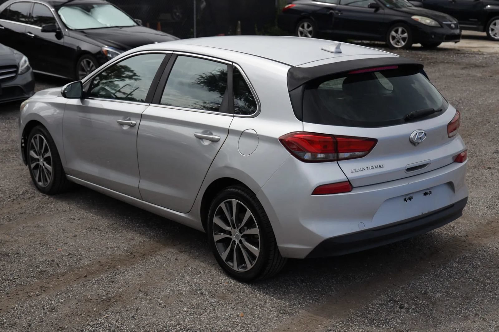 Used 2018 Hyundai Elantra GT FWD image 4