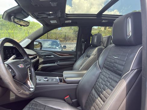 Used 2021 Cadillac Escalade Sport Platinum w/ LPO, ONYX Package AWD/4WD image 7