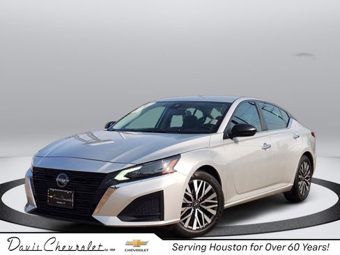Used 2024 Nissan Altima 2.5 SV FWD image 1