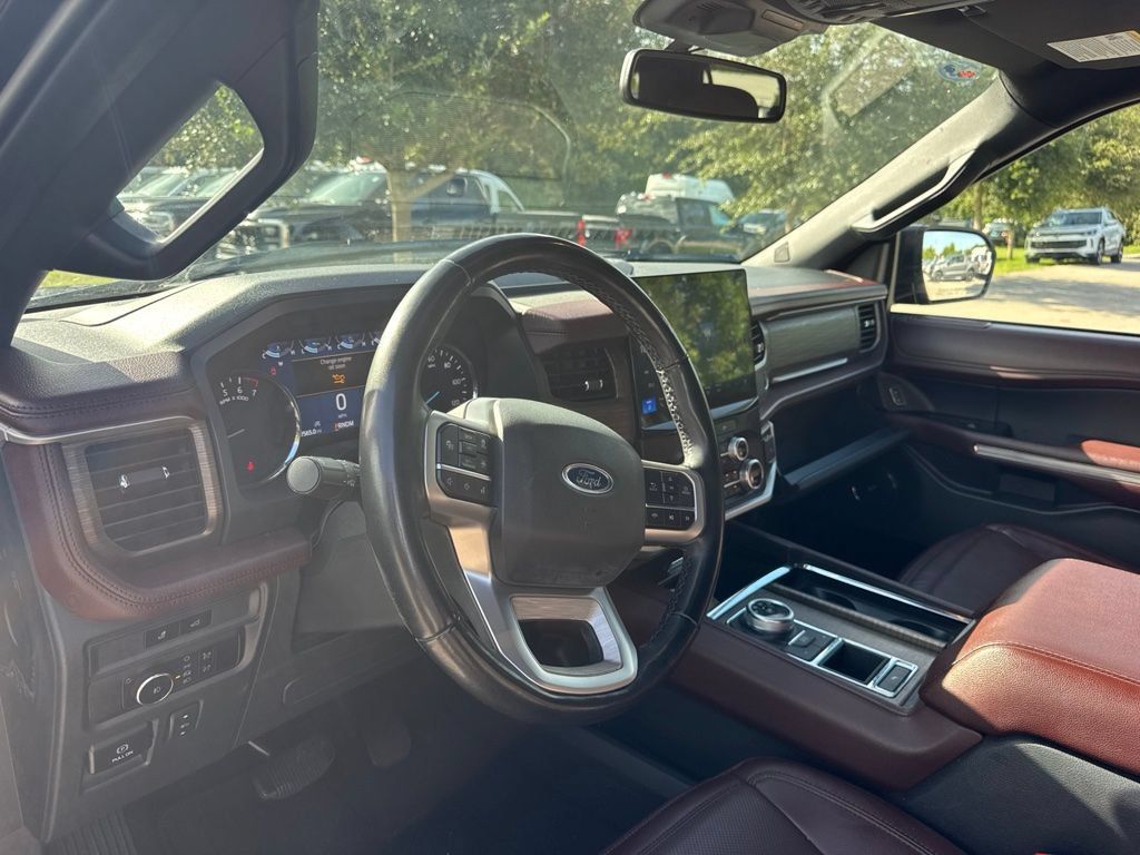 Used 2024 Ford Expedition Limited RWD image 9