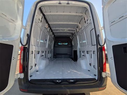 Used 2025 Mercedes-Benz Sprinter 2500 image 30
