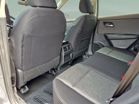 Certified 2023 Nissan Rogue SV FWD image 17