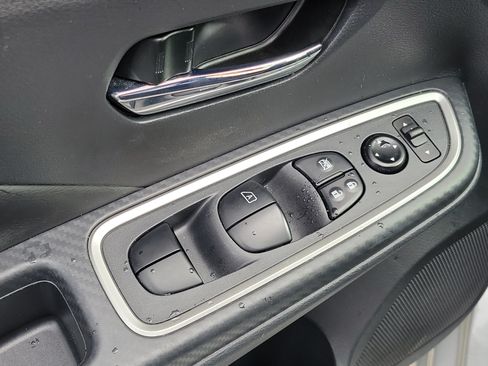 Used 2025 Nissan Versa SR w/ Trunk Package FWD image 15