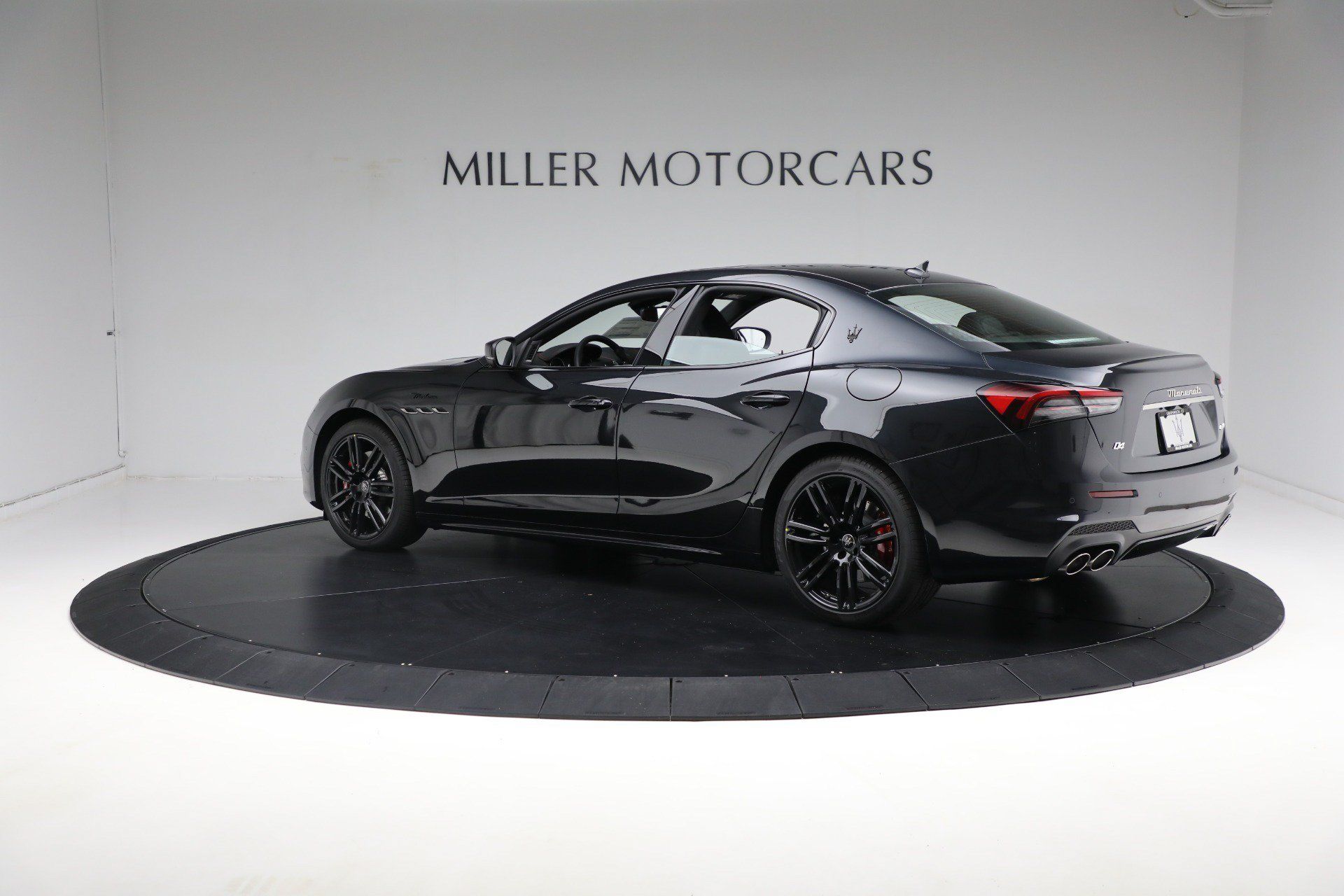 Certified 2024 Maserati Ghibli Modena Q4 AWD/4WD image 9